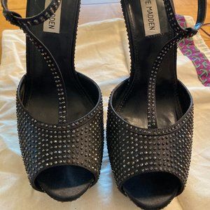 Steve Madden Platform T strap studded pumps